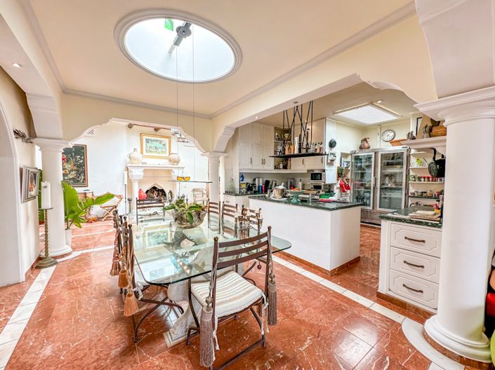 Image No.10-6 Bed Villa for sale