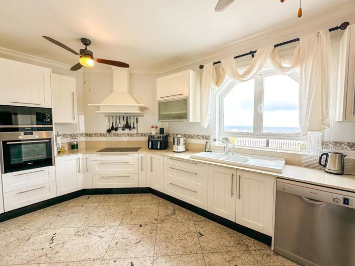 Image No.11-6 Bed Villa for sale