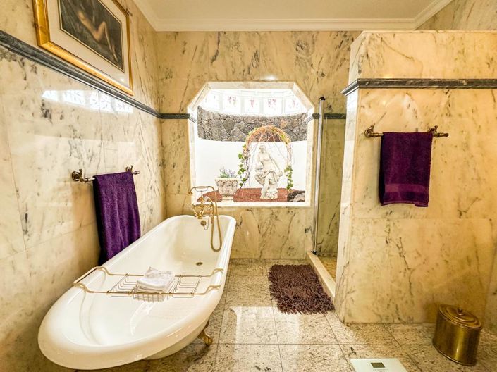 Image No.14-6 Bed Villa for sale