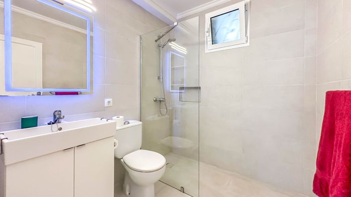 Image No.35-6 Bed Villa for sale