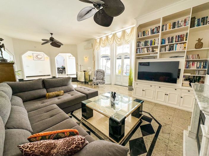 Image No.8-6 Bed Villa for sale