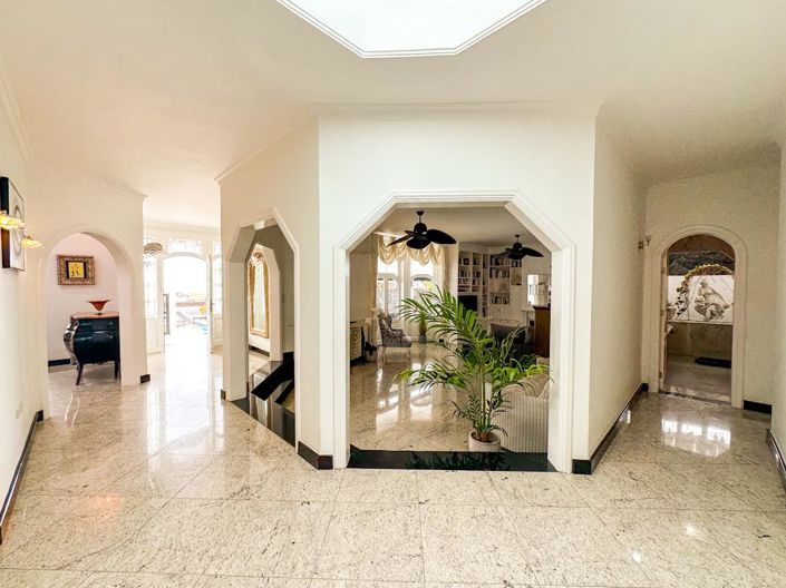 Image No.9-6 Bed Villa for sale