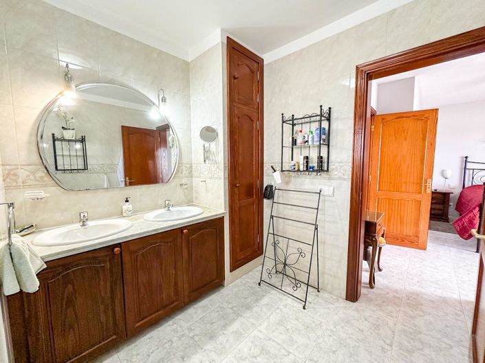 Image No.23-3 Bed Villa for sale