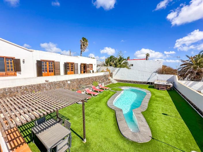 Image No.9-6 Bed Villa for sale