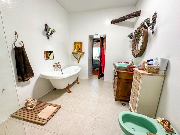 Image No.17-5 Bed Villa for sale