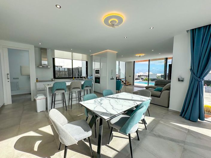 Image No.3-4 Bed Villa for sale