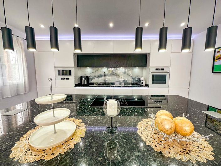 Image No.15-3 Bed Villa for sale