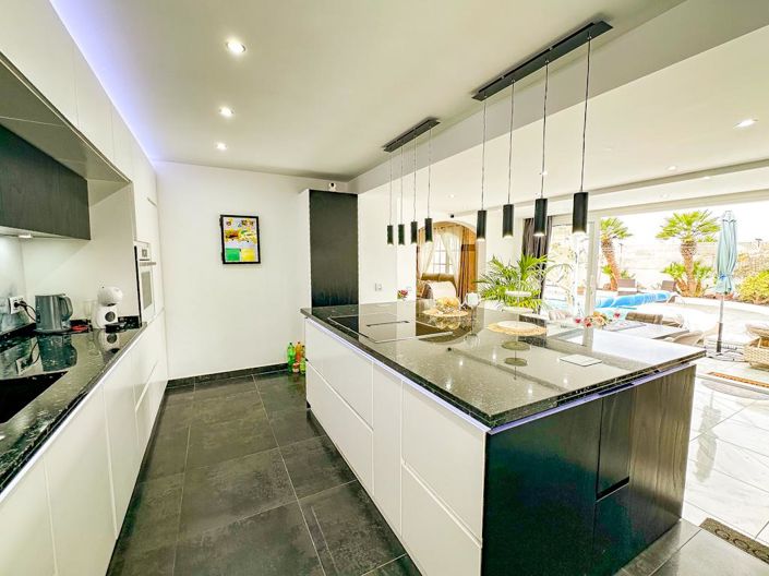 Image No.18-3 Bed Villa for sale