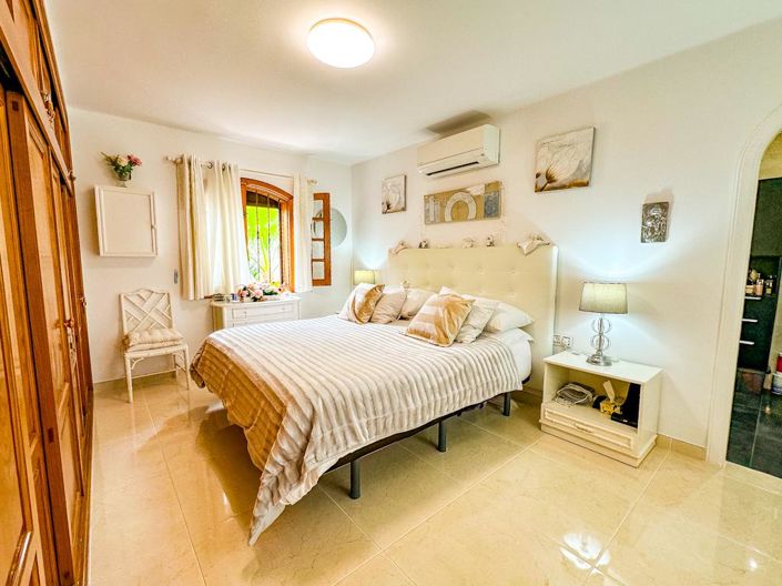 Image No.28-3 Bed Villa for sale