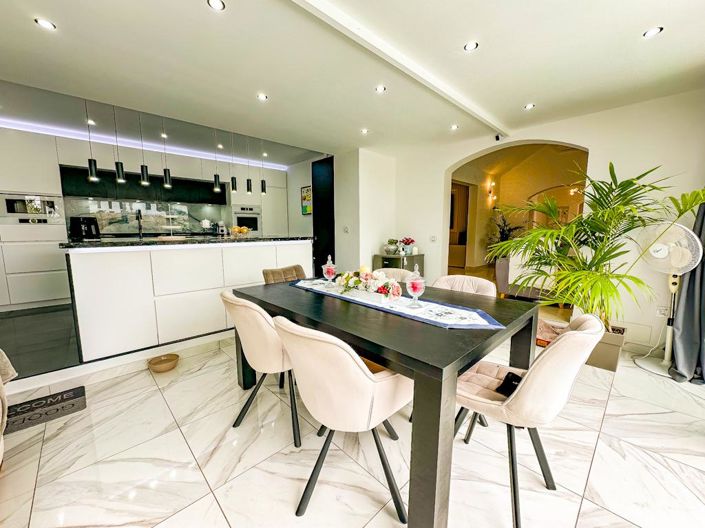 Image No.4-3 Bed Villa for sale