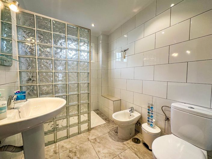 Image No.24-2 Bed Apartment for sale