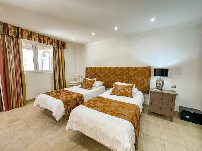 Image No.38-10 Bed Villa for sale