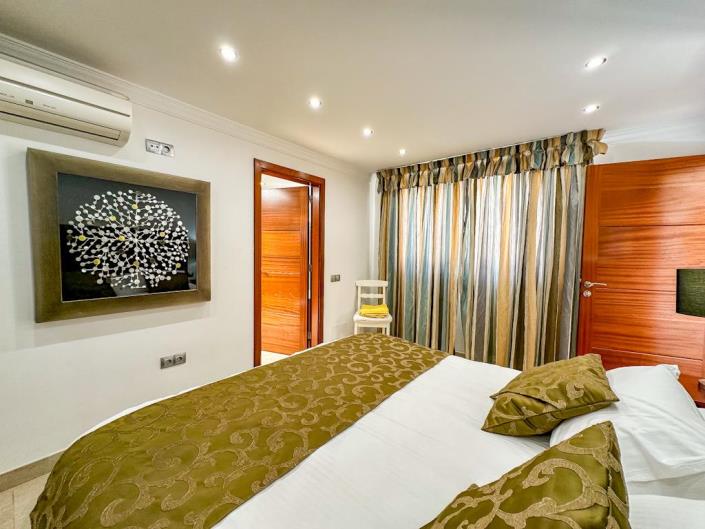 Image No.37-10 Bed Villa for sale