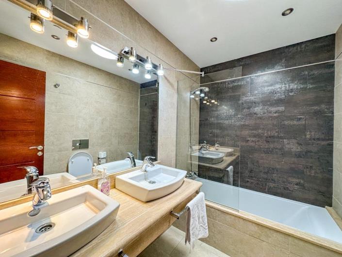 Image No.42-10 Bed Villa for sale