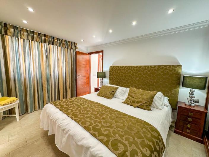 Image No.44-10 Bed Villa for sale