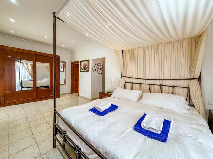 Image No.46-10 Bed Villa for sale