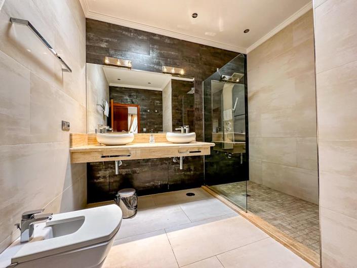 Image No.47-10 Bed Villa for sale