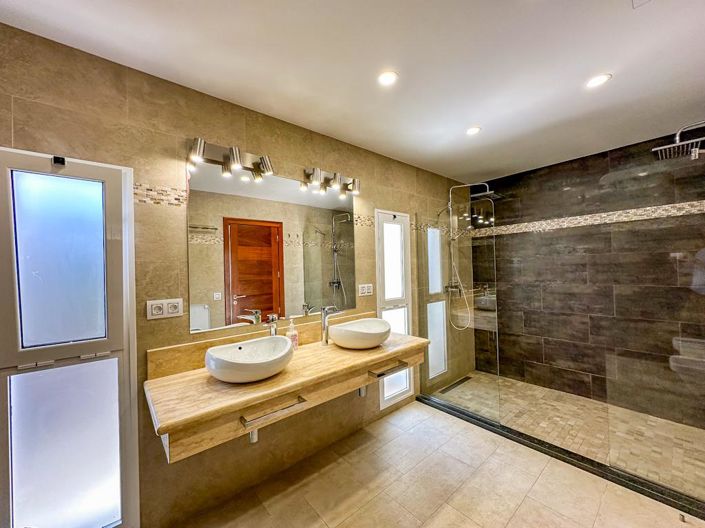 Image No.24-10 Bed Villa for sale