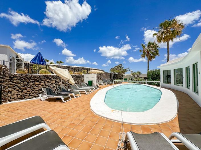 Image No.6-10 Bed Villa for sale