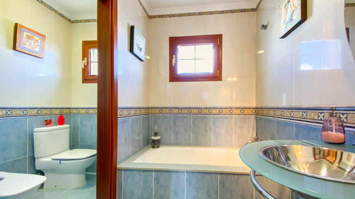 Image No.19-3 Bed Villa for sale