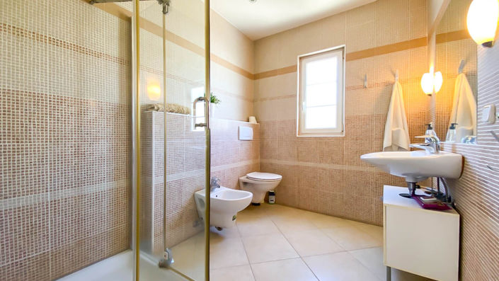 Image No.15-6 Bed Villa for sale