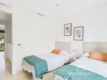 12959stylish2bedrodagolftownhousewithhugeterr