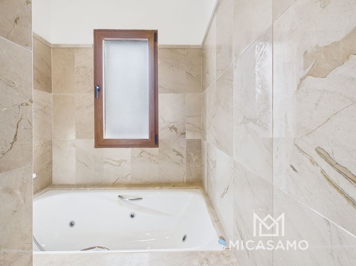 Image No.16-4 Bed Townhouse for sale