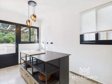 12958lightfilledtownhousewithprivatepoolandou