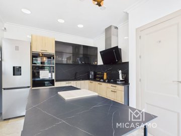 12958lightfilledtownhousewithprivatepoolandou