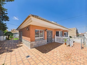 9678brightandpracticalfamilyhomeclosetothemar