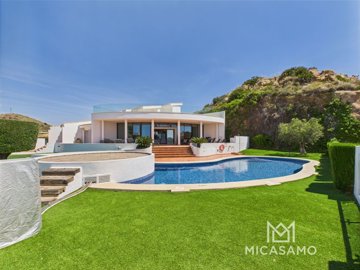 9635luxurioussevenbedroomvillawithstunningvie