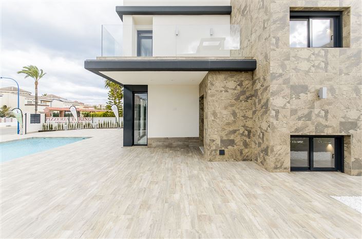 Image No.1-4 Bed Villa for sale