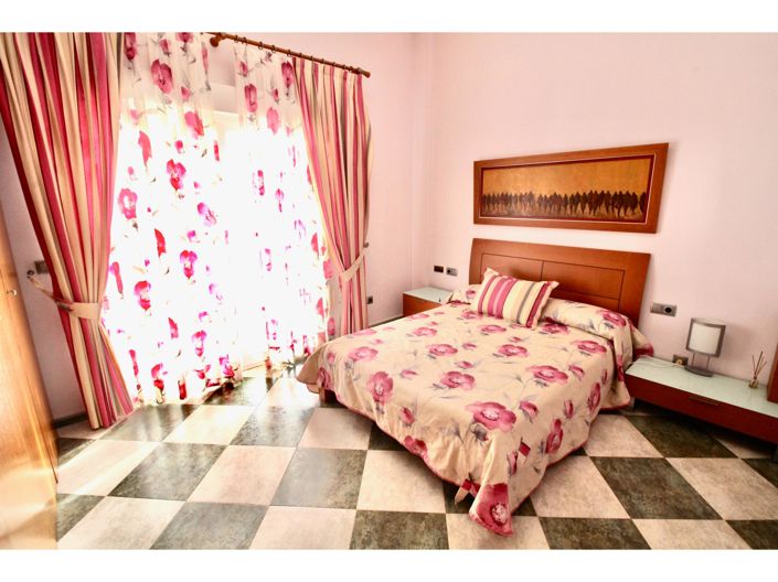 Image No.18-4 Bed Villa for sale