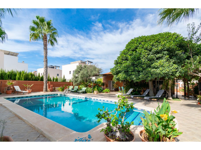 Image No.3-4 Bed Villa for sale