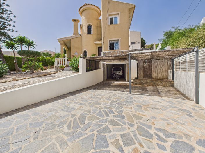 Image No.11-4 Bed Villa for sale