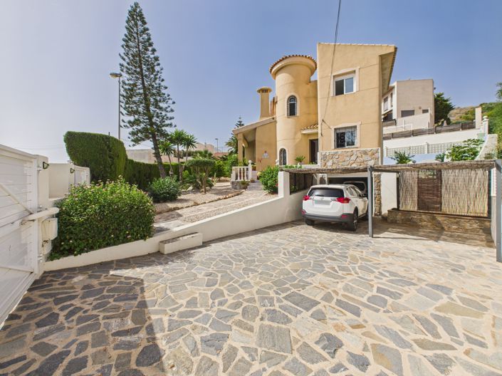 Image No.12-4 Bed Villa for sale