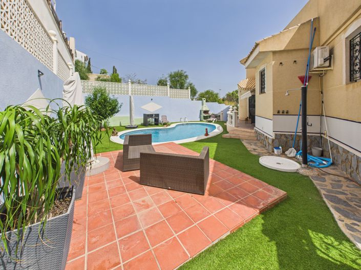 Image No.2-4 Bed Villa for sale