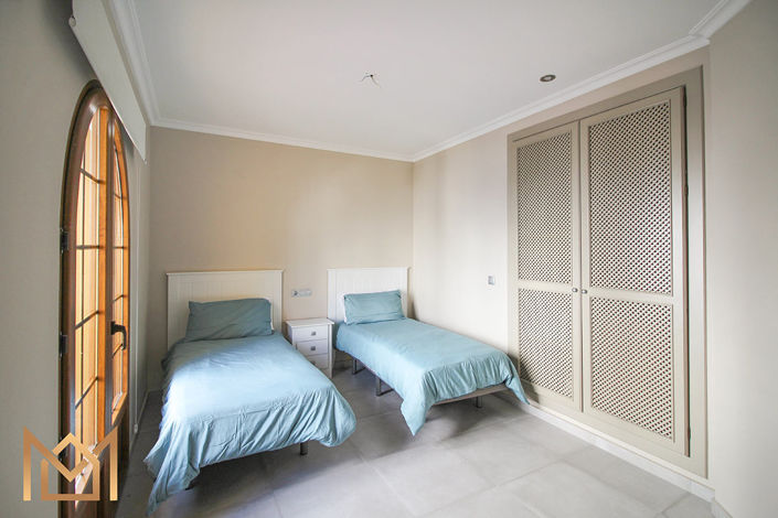 Image No.12-3 Bed Townhouse for sale