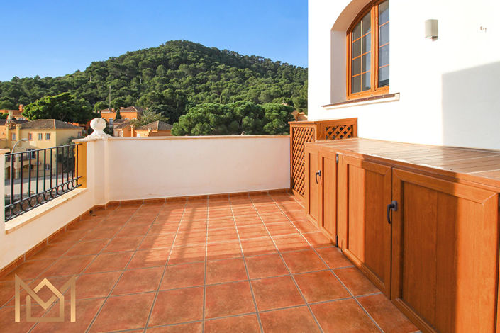 Image No.17-3 Bed Townhouse for sale