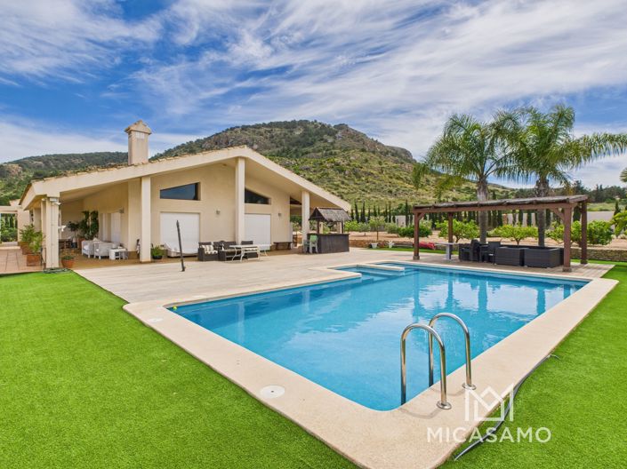 Image No.1-4 Bed Villa for sale