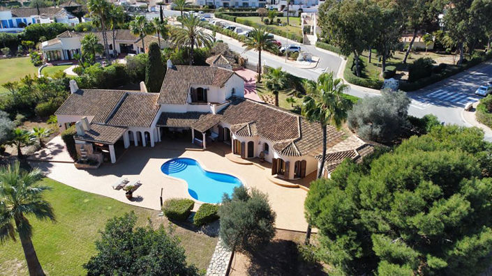 Image No.1-6 Bed Villa for sale