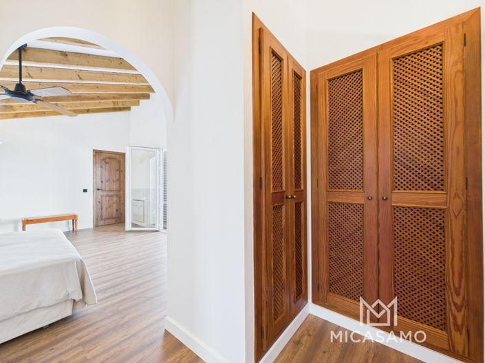 Image No.14-7 Bed Villa for sale