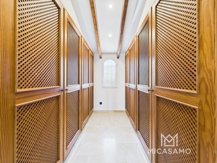 Image No.40-7 Bed Villa for sale