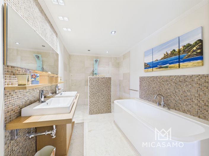 Image No.29-5 Bed Villa for sale