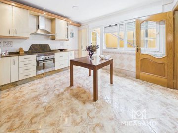 9709spacious5bedroomfamilyvillawithstunningmo