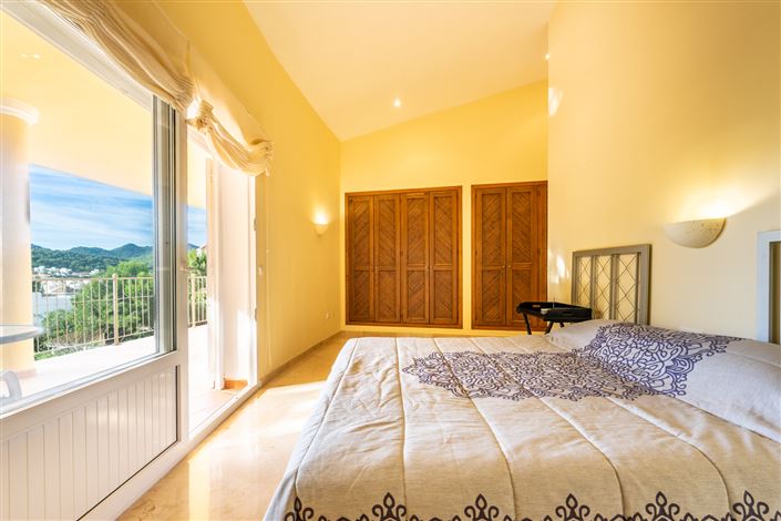 Image No.15-4 Bed Villa for sale