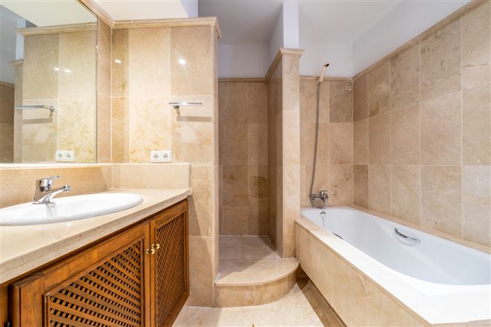 Image No.18-4 Bed Villa for sale