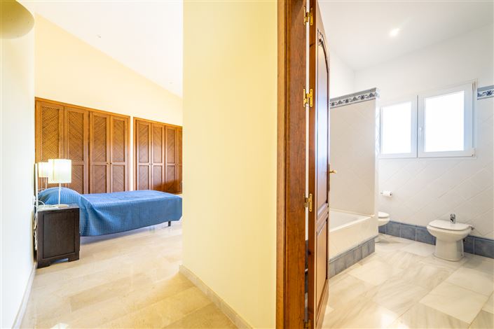 Image No.20-4 Bed Villa for sale