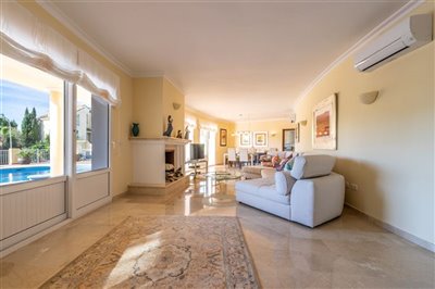 595centrallylocated4bedroomvillainlamangaclub