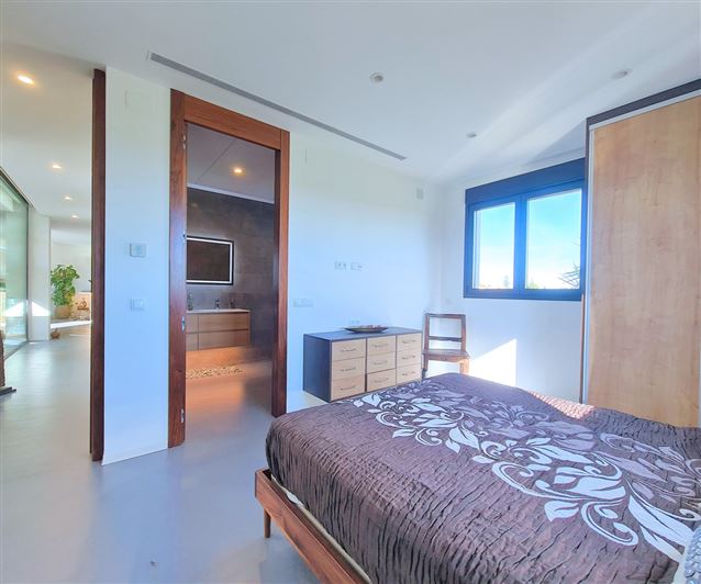 Image No.19-3 Bed Villa for sale